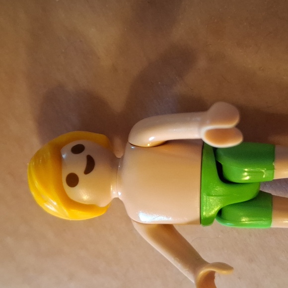 Playmobil figure Blonde man male father dad green shorts trunks - Picture 1 of 4